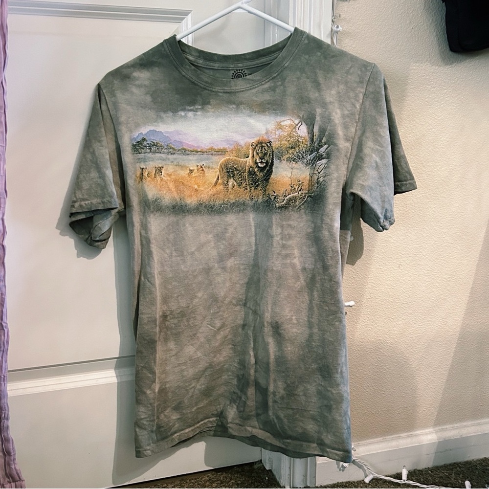 tie dye graphic tee 🦁